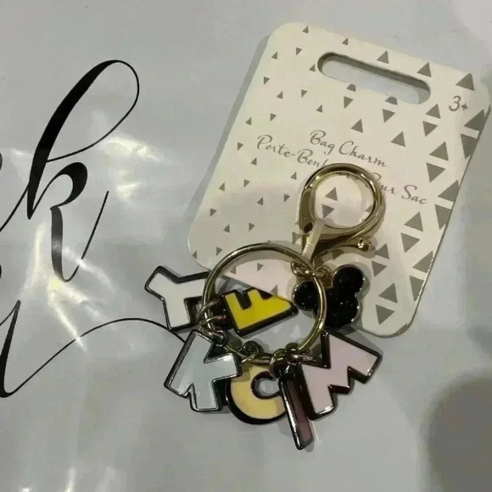 Disney store collection Mickey  key chain